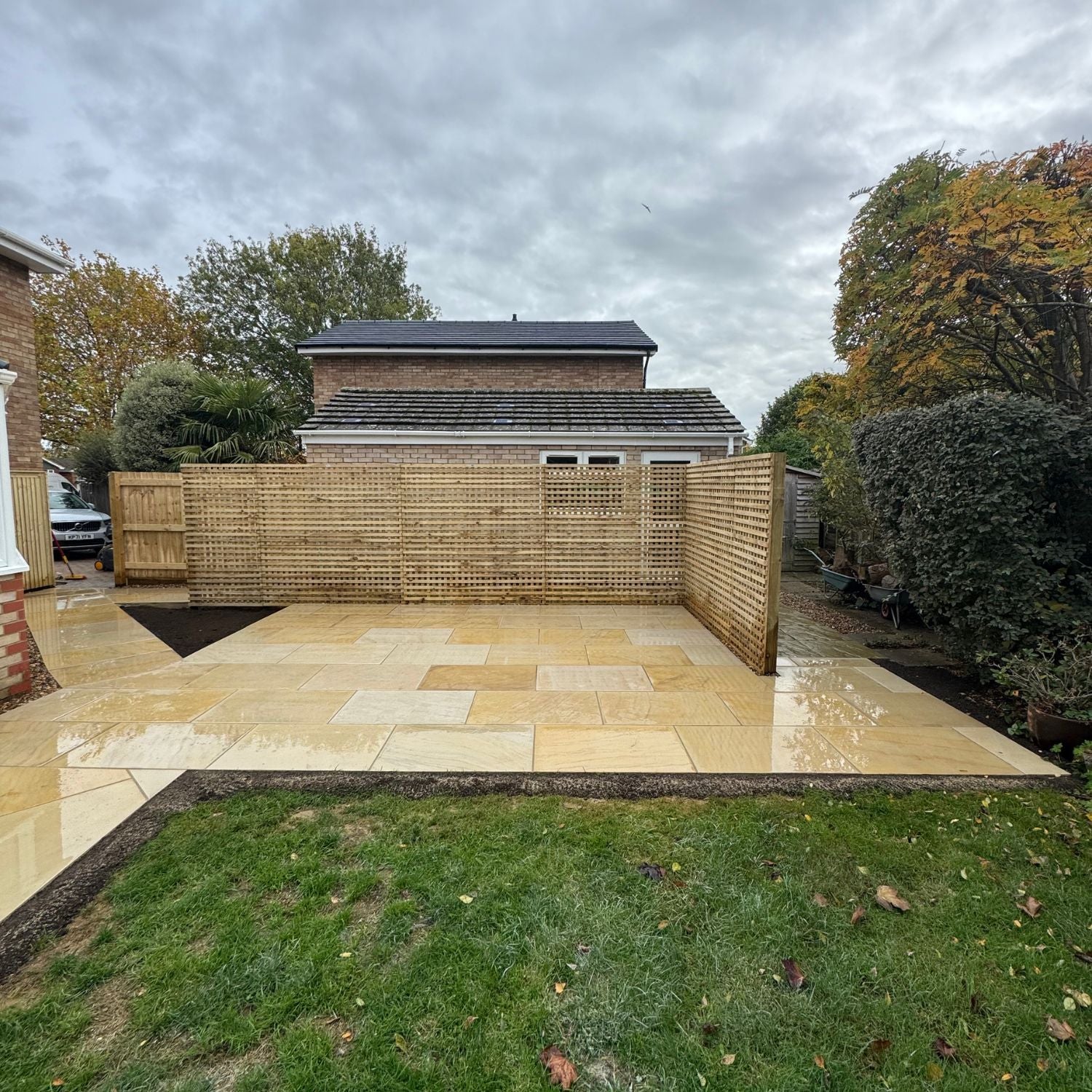 Fossil Mint Smooth Sandstone 600x900 Sawn Edged Paving Slabs