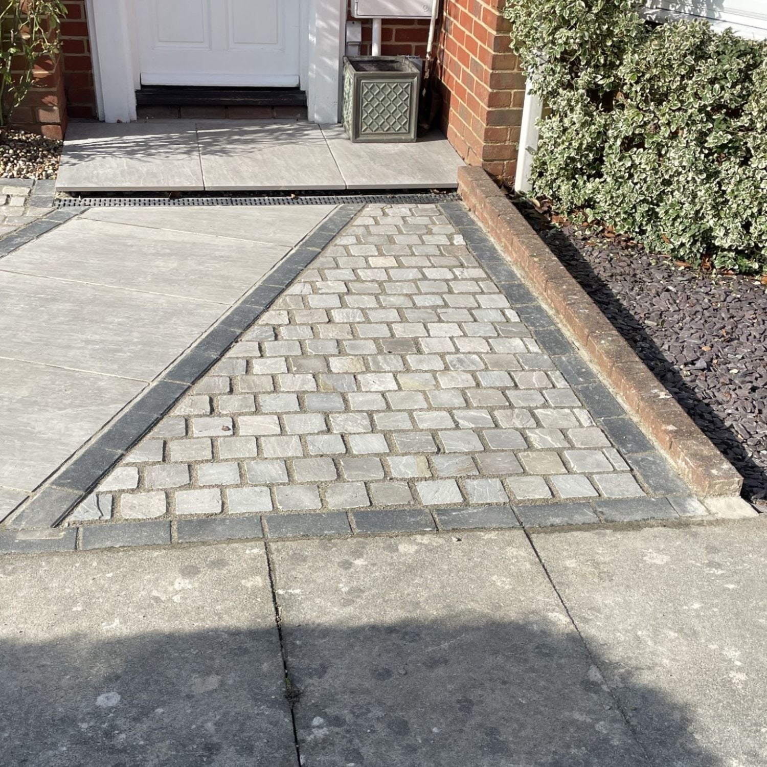 Kandla Grey Riven Sandstone 100X100 Square Setts